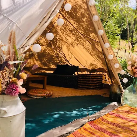 Le Tipi De La Vallee Ensoleillee, Terra Luna Valensole
